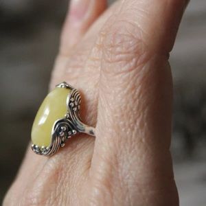 ⚜️Delicate Art Nouveau Design Baltic Amber Butterscotch Egg Yolk Ring⚜️